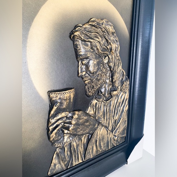 Large 3D Jesus Wall Art – Black & Gold Framed (24.5” x 20”) - Made in Poland - Picture 4 of 6